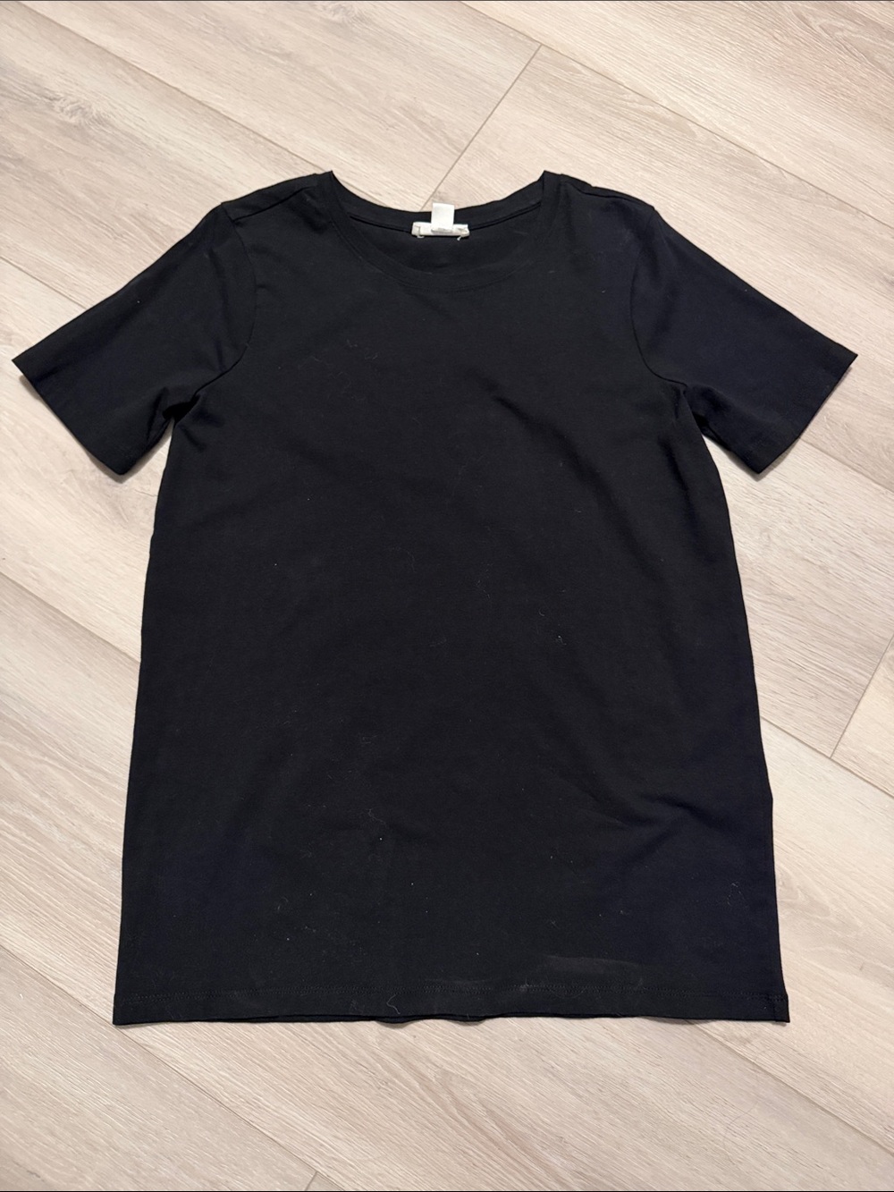 🎉SALE!!! Black Short-Sleeve Crewneck Women's Tee - Classic Everyday Top